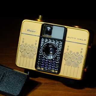 リコー(RICOH)の【整備品・試写あり】希少限定モデル RICOH AUTO HALF E ゴールド(フィルムカメラ)