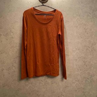 ユニクロ(UNIQLO)のユニクロ茶色の長袖Tシャツ(Tシャツ(長袖/七分))