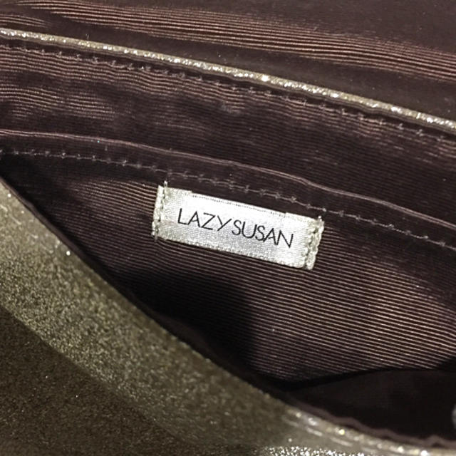 LAZY SUSAN(レイジースーザン)の新品❤️LAZY SUSAN ゴールドラメ ポーチ レディースのファッション小物(ポーチ)の商品写真