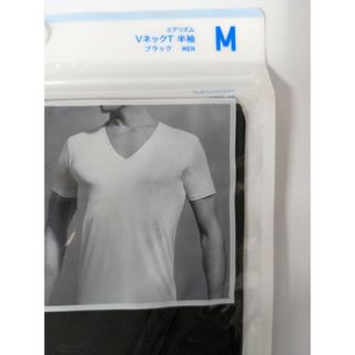 ユニクロ(UNIQLO)のエアリズム　VネックT　半袖　黒　М　メンズ(Tシャツ/カットソー(半袖/袖なし))