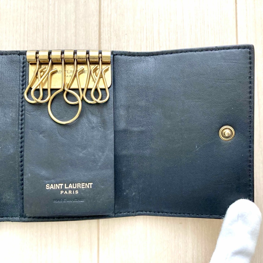 【美品】SAINT LAURENT サンローラン YSLロゴ 型押し キーケース 【美品】SAINT LAURENT サンローラン YSLロゴ 型押し キーケース