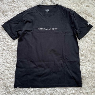 ヨウジヤマモト(Yohji Yamamoto)のyohji yamamotoニューエラ ヨウジヤマモト Tシャツ L ブラック(Tシャツ/カットソー(半袖/袖なし))