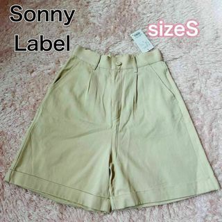 アーバンリサーチサニーレーベル(URBAN RESEARCH SONNY LABEL)のアーバンリサーチサニーレーベル ロールアップフレアショートパンツ　アイボリー S(ショートパンツ)