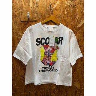 ScoLar - スカラー　スカラー　142636：宇宙を秘めた花柄リンゴTシャツ