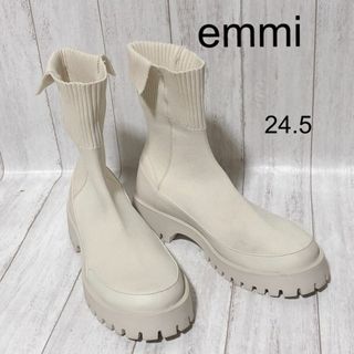 エミアトリエ(emmi atelier)のemmi atelier eco ニットブーツ 24.5 エミ オフホワイト(ブーツ)