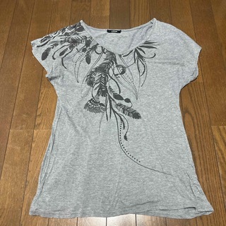 トルネードマート(TORNADO MART)のグレー　花柄　Tシャツ(Tシャツ(半袖/袖なし))
