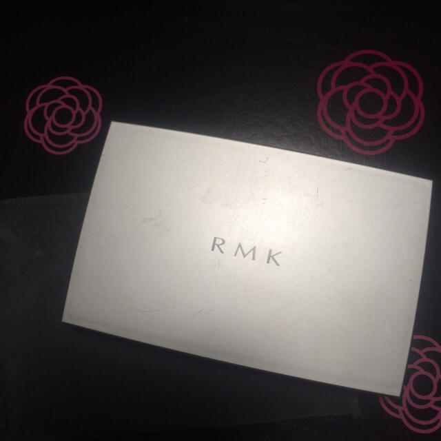RMK(アールエムケー)のRMK エアリーパウダーファンデ 102 コスメ/美容のベースメイク/化粧品(ファンデーション)の商品写真