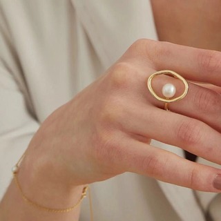 【残りわずか】 指輪 ゴールド パール 北欧 お洒落 フリーサイズ 韓国 個性的(リング(指輪))