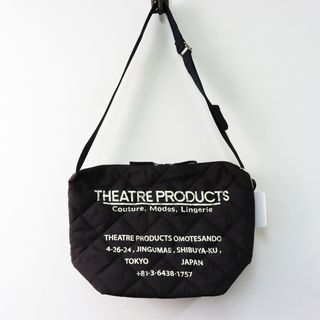 シアタープロダクツ(THEATRE PRODUCTS)の新品 完売品 シアタープロダクツ THEATRE PRODUCTS パファーメッセンジャーバッグ-M- ブラック ロゴプリント【2400013874755】(ショルダーバッグ)