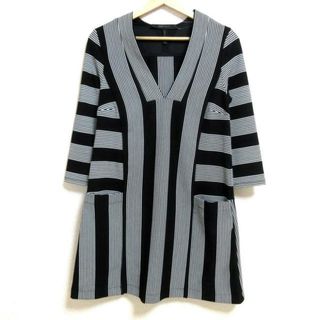 ビーシービージーマックスアズリア(BCBGMAXAZRIA)のBCBGMAXAZRIA(ビーシービージーマックスアズリア) ワンピース サイズXXS XS レディース美品  - 黒×白 長袖/ひざ丈(その他)