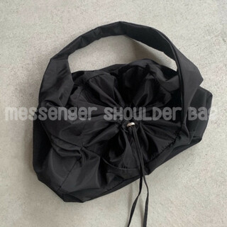 メッセンジャー ショルダー バッグ ブラック 黒 大容量 海外通販 男女兼用(ショルダーバッグ)