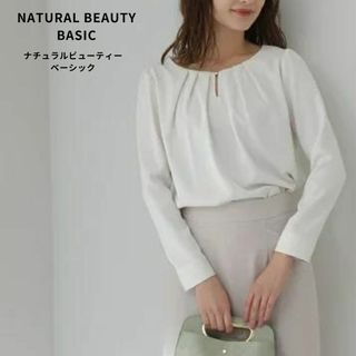 NATURAL BEAUTY BASIC - 美品★ナチュラルビューティベーシック タックビジューブラウス オフホワイト