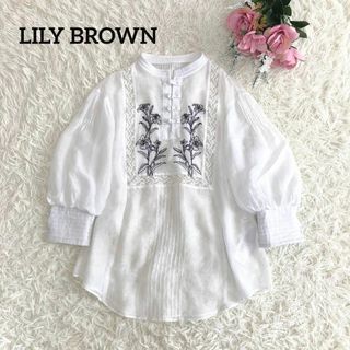 Lily Brown - リリーブラウン　刺繍入りチャイナ風ブラウス　ホワイト