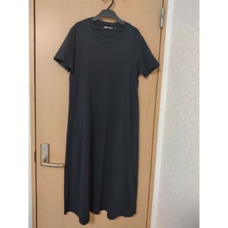 ユニクロ(UNIQLO)のユニクロU 　エアリズム　ワンピース　黒　Mサイズ(ロングワンピース/マキシワンピース)