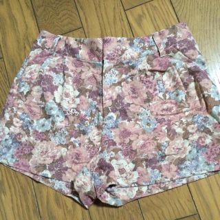 ミスティウーマン(mysty woman)の花柄ショートパンツ(ショートパンツ)