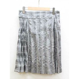 イッセイミヤケ(ISSEY MIYAKE)の【夏物 新入荷】★ISSEY MIYAKE/イッセイミヤケ★IM13FG708/プリーツスカート/シワ加工/ストライプ柄/おしゃれ/きれいめ/かわいい/ミディ丈 グレー/灰色 レディース 3【中古】春夏 125042(その他)