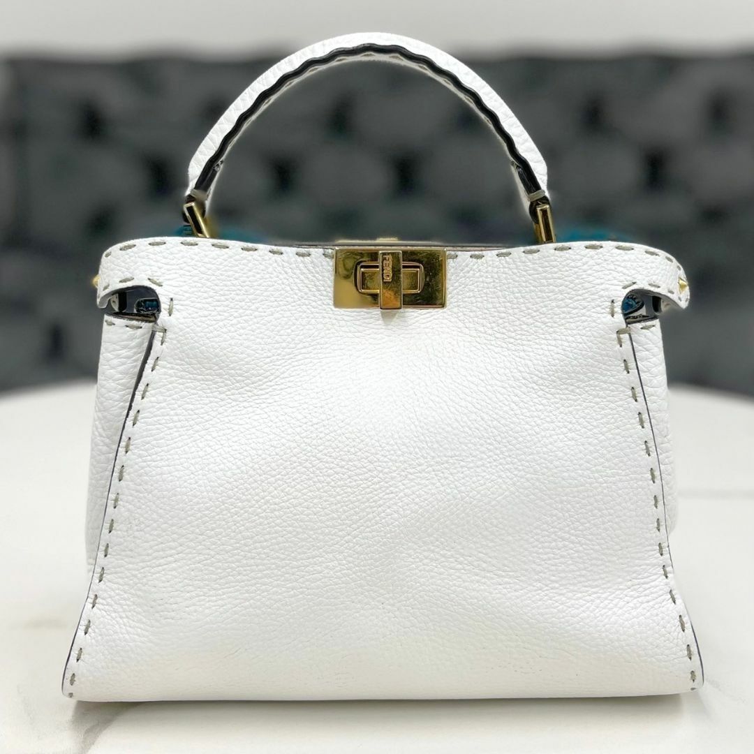 FENDI - フェンディ ピーカブー セレリア エッセンシャリー 白 FENDI - フェンディ ピーカブー セレリア エッセンシャリー 白