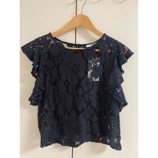 ザラ(ZARA)の新品　ZARA レースフリルブラウス(シャツ/ブラウス(半袖/袖なし))