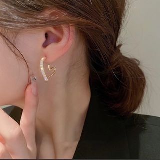 フラワー　ピアス　パール　ゴールド　ドロップピアス　韓国　揺れる　上品　高見え(ピアス)