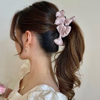 ♥️大人気♥️バナナクリップ リボン ベージュ 小さめ 大人 ヘアアクセサリー(ヘアゴム/シュシュ)