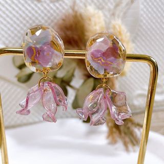 イヤリング ハンドメイド レジン パステルカラー クリアパープルの花びら♡(イヤリング)