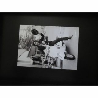 A4 額付き ポスター 松田優作 バイク Vespa モノクロ 写真 バイク(フォトフレーム)