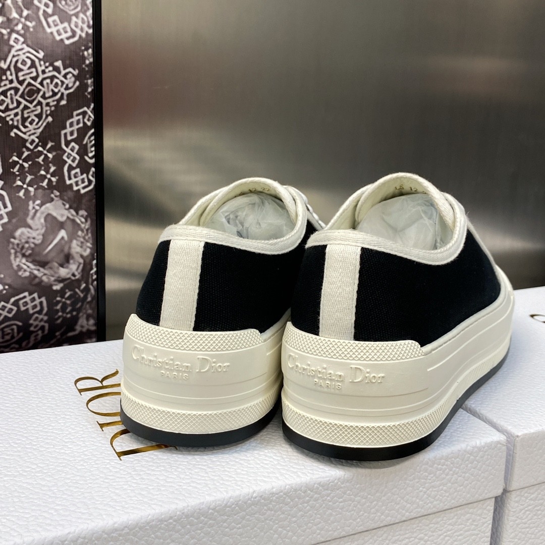 【人気!現地価格!】DIOR(ディオール) スニーカー +1 【人気!現地価格!】DIOR(ディオール) スニーカー +1
