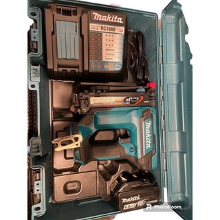 マキタ(Makita)のMakita 18v 充電式タッカー(工具)