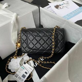 シャネル(CHANEL)の♪可愛い♡シャネルCHANEL ♡チェーンショルダーバッグ ♡(ロングワンピース/マキシワンピース)