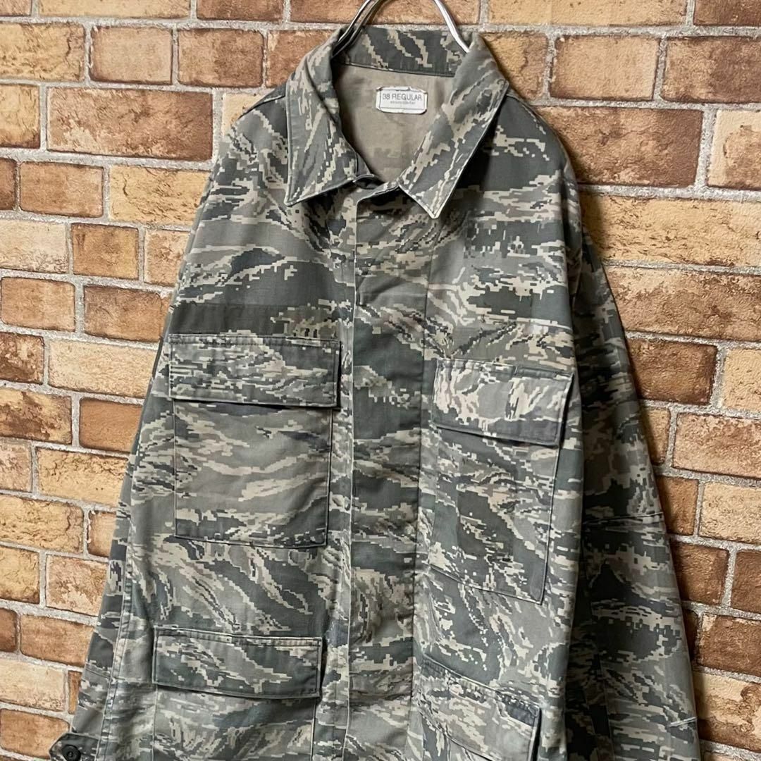 アメリカ軍　米軍　ミリタリージャケット　シャツ　迷彩　カモフラ　デジタル　38 メンズのジャケット/アウター(ミリタリージャケット)の商品写真