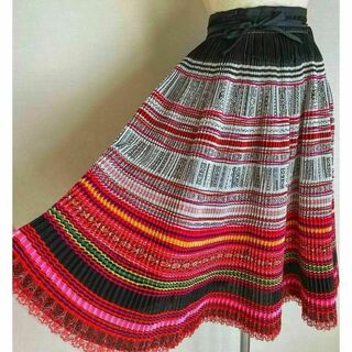 モン族　Hmong skirt　アコーディオンプリーツ　巻きスカート　ラップ(ひざ丈スカート)