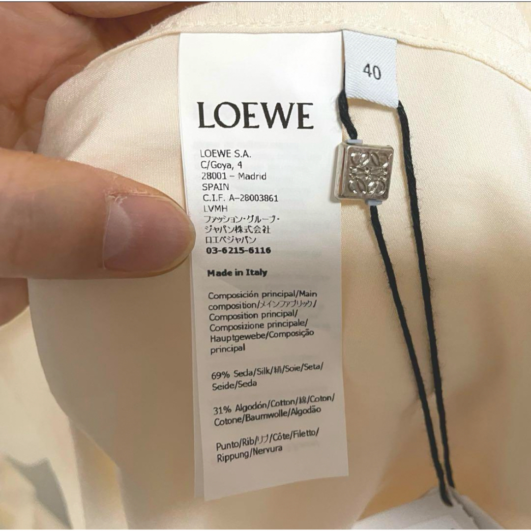 LOEWE - ロエベ フード付シルクブラウス アナグラムタグ付きの LOEWE - ロエベ フード付シルクブラウス アナグラムタグ付きの