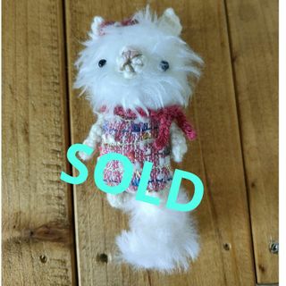 SOLD♡　モフモフ白猫さん（レッド）