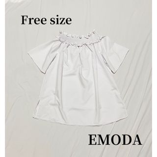 エモダ(EMODA)の美品　EMODA　エモダ　ブラウス　オフショルダーカットソー　バックリボンシャツ(シャツ/ブラウス(半袖/袖なし))