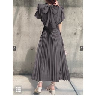 グレイル(GRL)の新品☆バックリボンフリルスリーブプリーツワンピース M 黒(ロングワンピース/マキシワンピース)