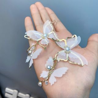 蝶　ロング　ピアス　大きい　キラキラ　ゆれる　韓国(ピアス)