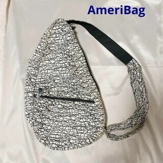 アメリヴィンテージ(Ameri VINTAGE)の白黒柄 ボディーバッグ ポケット多数 ワンショルダーバッグ(ボディバッグ/ウエストポーチ)