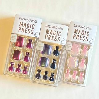 ダッシングディバ(DASHING DIVA)のダッシングディバ マジックプレス　ペディネイル 3点【新品・匿名配送】(つけ爪/ネイルチップ)