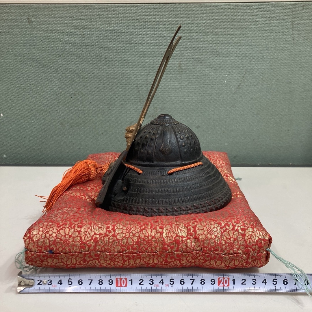 日本製 兜 兜飾り 縁起物 美術工芸 出世兜 置物 鉄製 かぶと 日本製 兜 兜飾り 縁起物 美術工芸 出世兜 置物 鉄製 かぶと