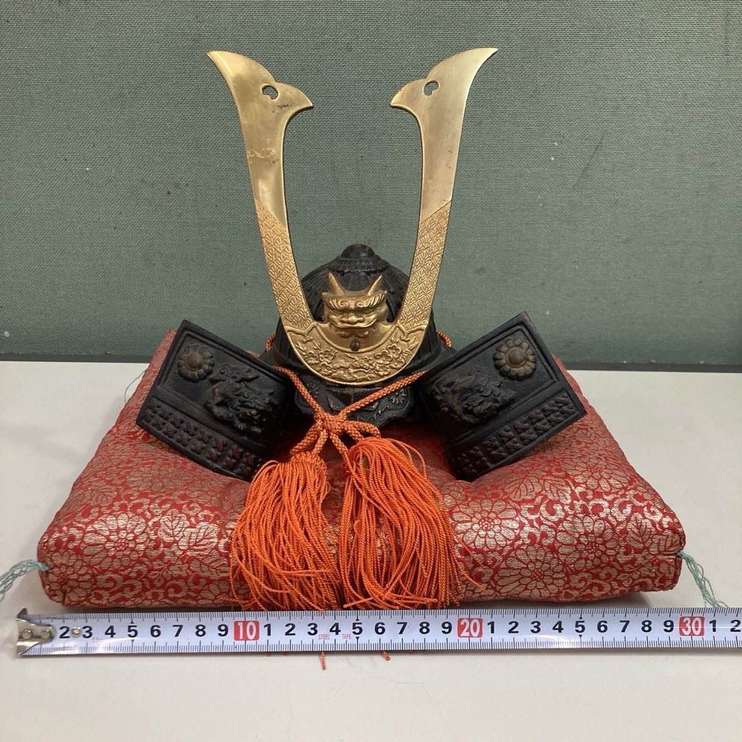 日本製 兜 兜飾り 縁起物 美術工芸 出世兜 置物 鉄製 かぶと 日本製 兜 兜飾り 縁起物 美術工芸 出世兜 置物 鉄製 かぶと