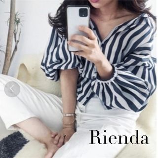 リエンダ(rienda)のrienda バックリボン　ストライプ　シャツ　パフスリーブ　ネイビー　トップス(シャツ/ブラウス(長袖/七分))