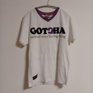 ガッチャ(GOTCHA)の【即日発送】美品。GOTCHA 総刺繍ロゴ Vネック S/Sカットソー(Tシャツ/カットソー(半袖/袖なし))