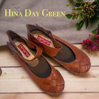 ヒナデイグリーン(Hina Day Green)の美品！★ヒナ デイグリーン ★ クロスデザイン レザー サンダル(サンダル)