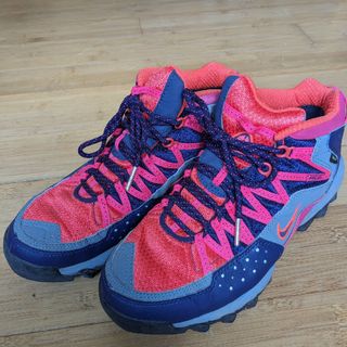 ナイキ(NIKE)のNike ACG Takao MID トレッキングシューズ(スニーカー)