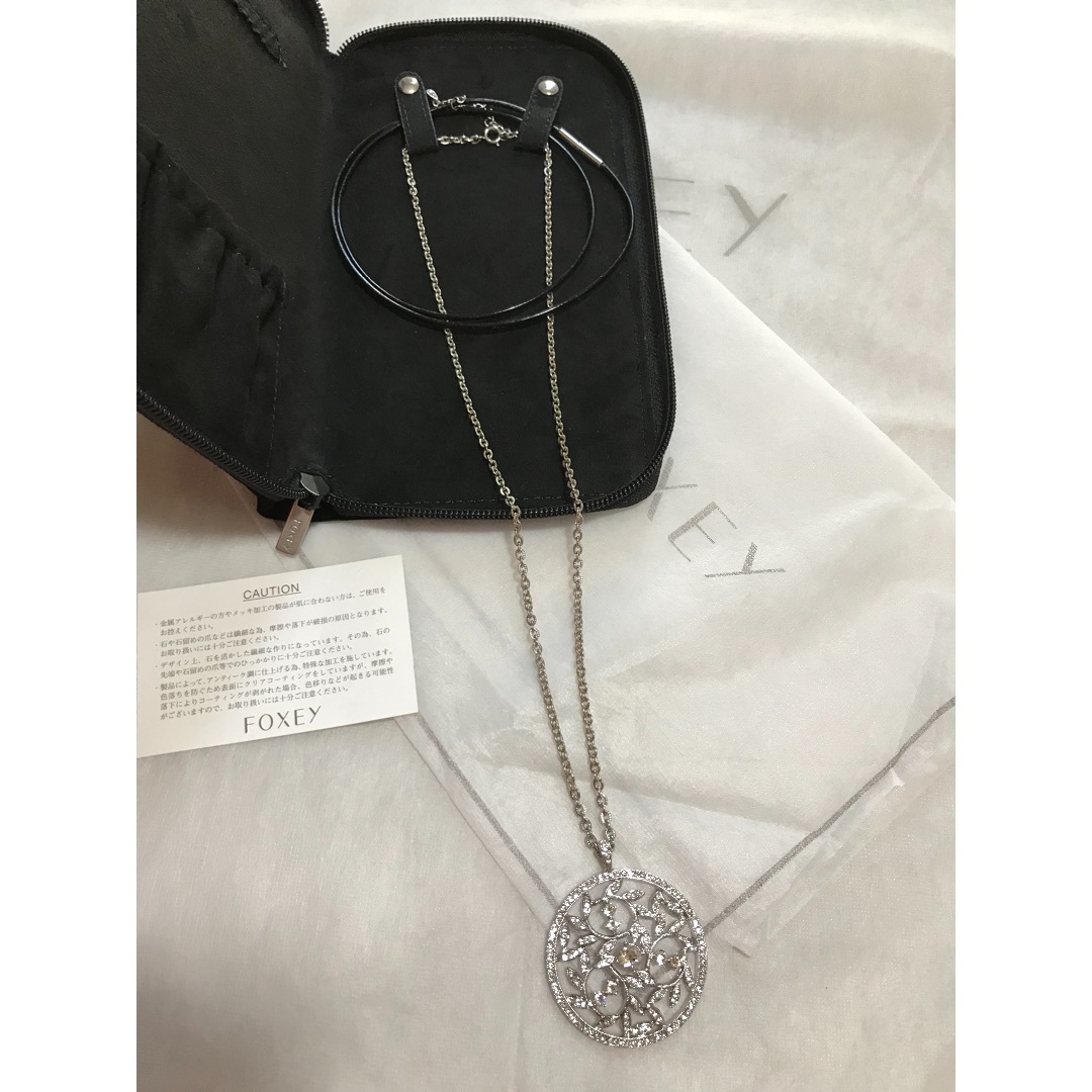 FOXEYフォクシー　ビジューフラワーラインストーンロングネックレスお花モチーフ FOXEYフォクシービジューフラワーラインストーンロング