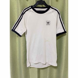 アディダス(adidas)のadidas Tシャツ(Tシャツ(半袖/袖なし))