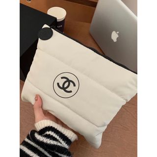 シャネル(CHANEL)のCHANEL 化粧ポーチ ソフトクッションポーチ ノーベルティ ホワイト(ポーチ)