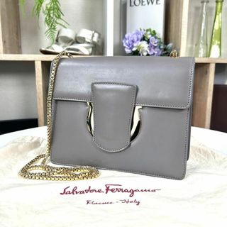 Salvatore Ferragamo - 美品 Ferragamo Thalia ガンチーニ ゴールドチェーン