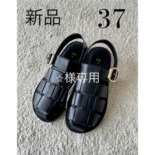 ザラ(ZARA)の新品タグ付定価14000円！ZARA ザラ＊レザーサンダル　ブラック　37(サンダル)