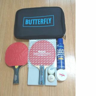 バタフライ(BUTTERFLY)の卓球ラケット×2 ラケットケース BUTTERFLY 球×2 クリーンアワー(卓球)